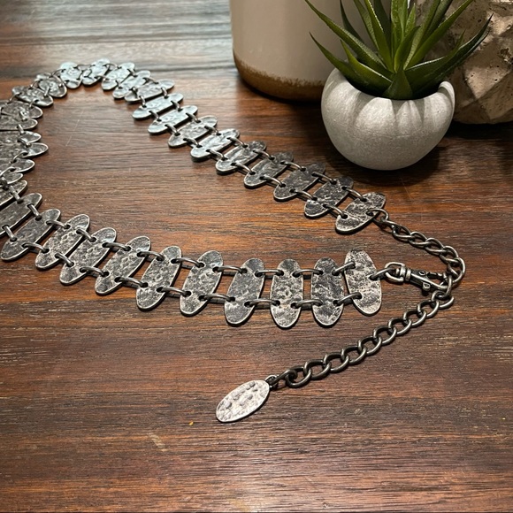 Pounded textured silver gray black metal oval geometric link chain belt S M - Picture 4 of 6